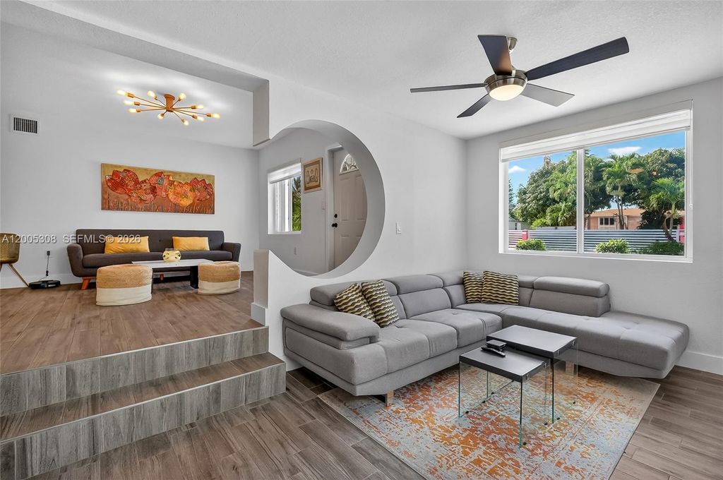 541 NW 109th St, Miami, FL 33168