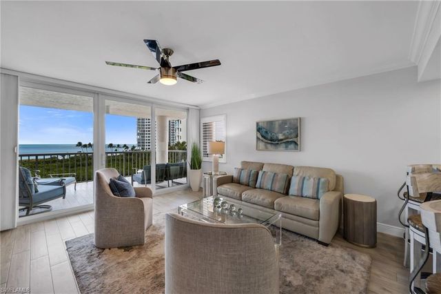40 Seagate DR 303A, Naples, FL 34103