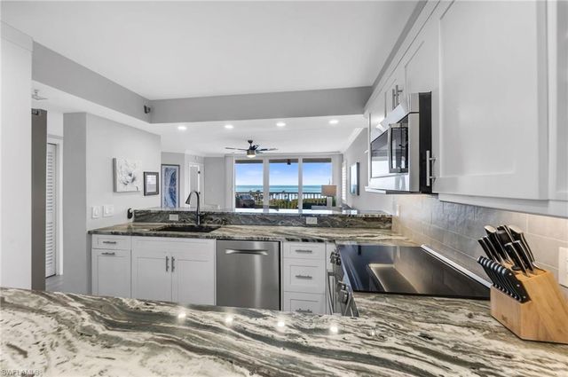 40 Seagate DR 303A, Naples, FL 34103