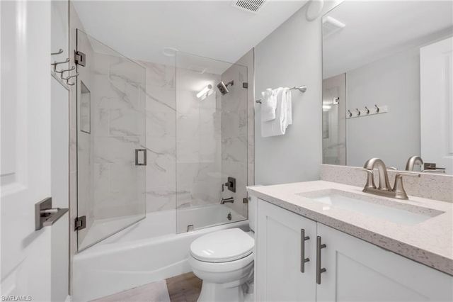 40 Seagate DR 303A, Naples, FL 34103