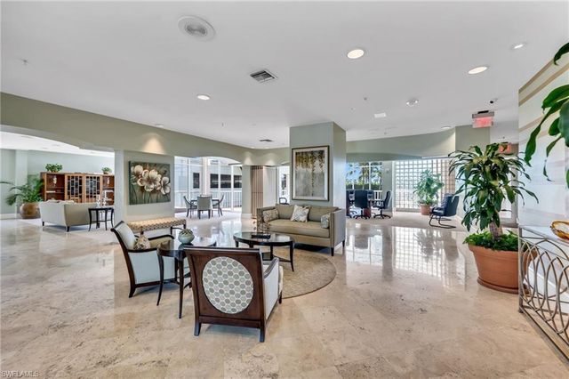 40 Seagate DR 303A, Naples, FL 34103