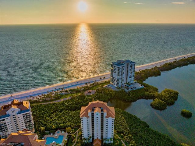 40 Seagate DR 303A, Naples, FL 34103