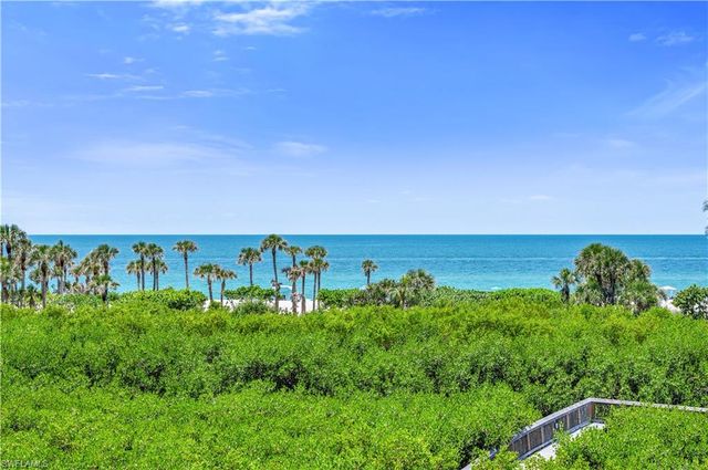 40 Seagate DR 303A, Naples, FL 34103