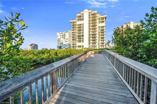 40 Seagate DR 303A, Naples, FL 34103