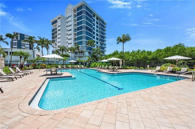40 Seagate DR 303A, Naples, FL 34103