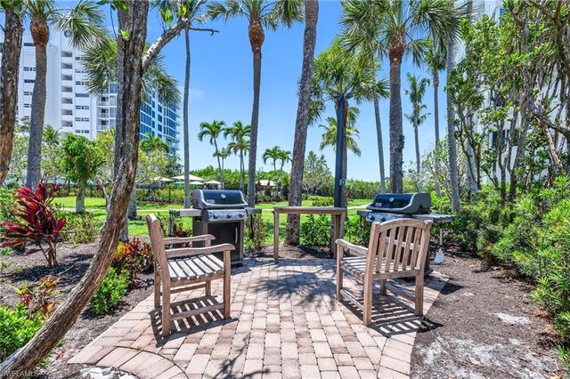 40 Seagate DR 303A, Naples, FL 34103