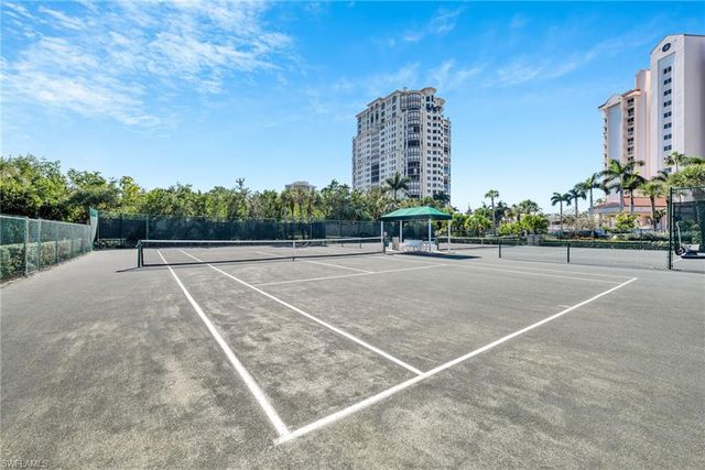 40 Seagate DR 303A, Naples, FL 34103