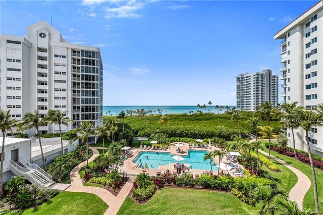 40 Seagate DR 303A, Naples, FL 34103