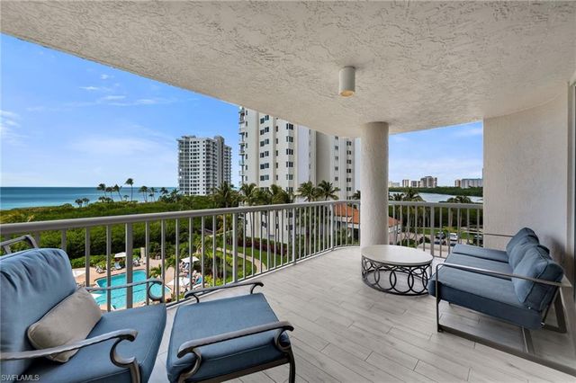 40 Seagate DR 303A, Naples, FL 34103