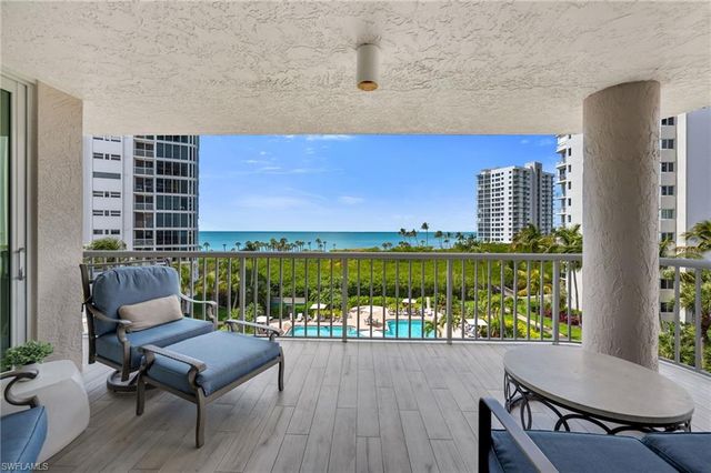 40 Seagate DR 303A, Naples, FL 34103