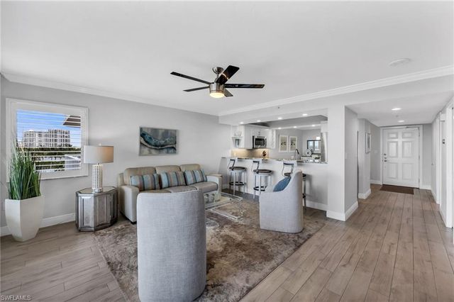 40 Seagate DR 303A, Naples, FL 34103