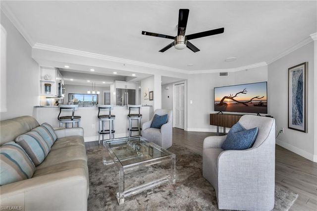 40 Seagate DR 303A, Naples, FL 34103