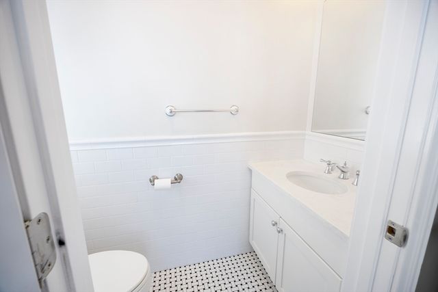48 Spruce 1, Winchester, MA 01890