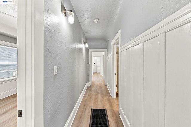 1725 38Th Ave, Oakland, CA 94601