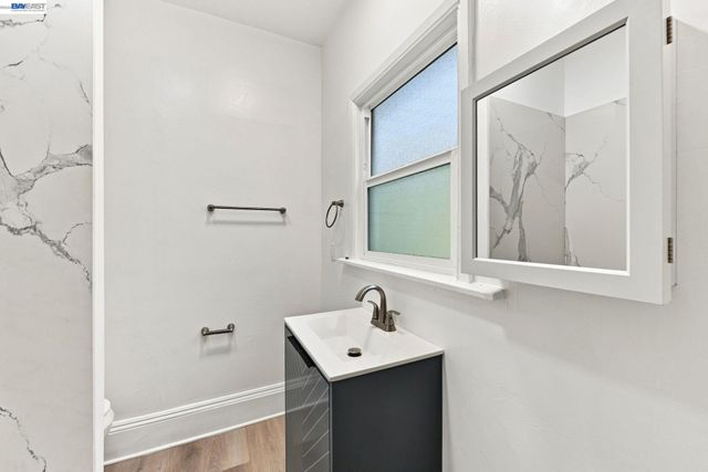 1725 38Th Ave, Oakland, CA 94601