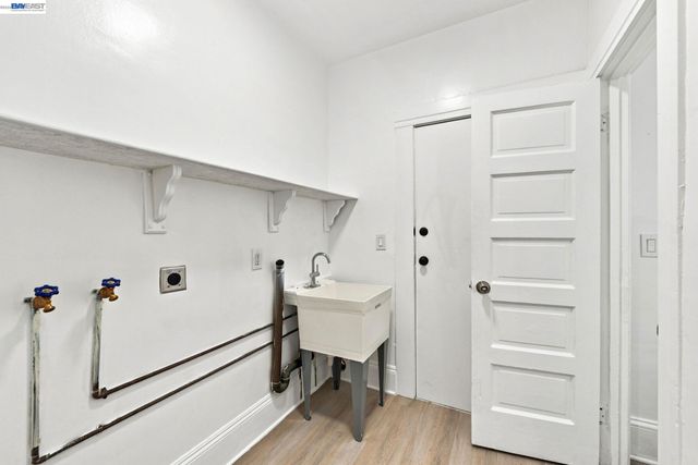 1725 38Th Ave, Oakland, CA 94601