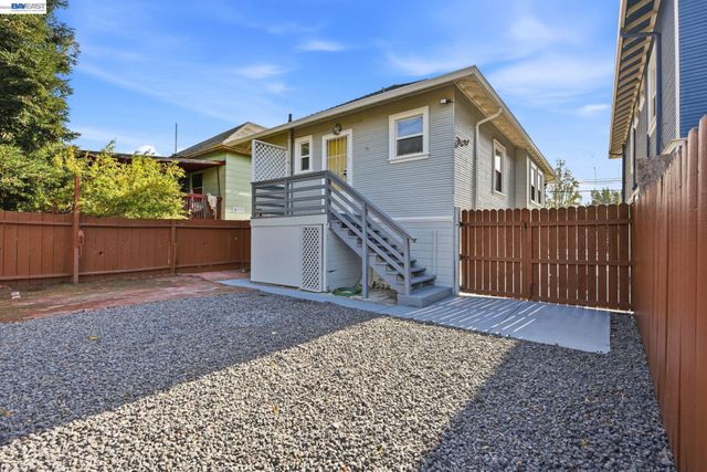 1725 38Th Ave, Oakland, CA 94601