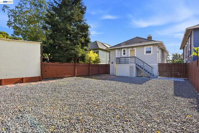 1725 38Th Ave, Oakland, CA 94601