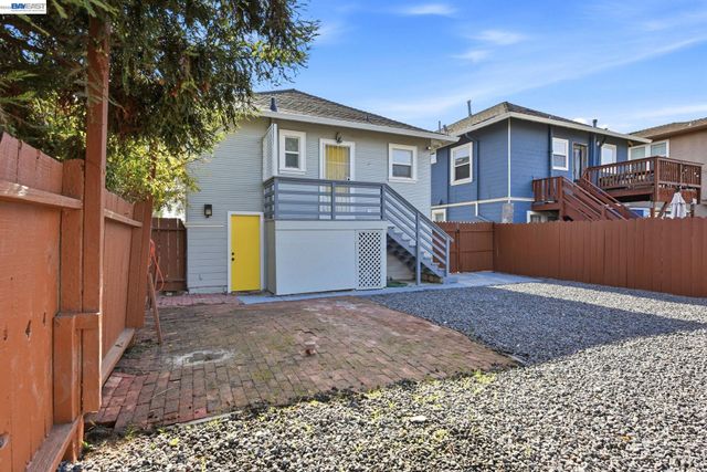 1725 38Th Ave, Oakland, CA 94601