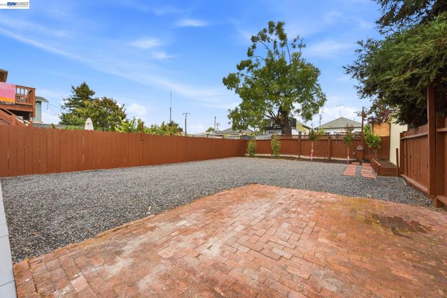 1725 38Th Ave, Oakland, CA 94601