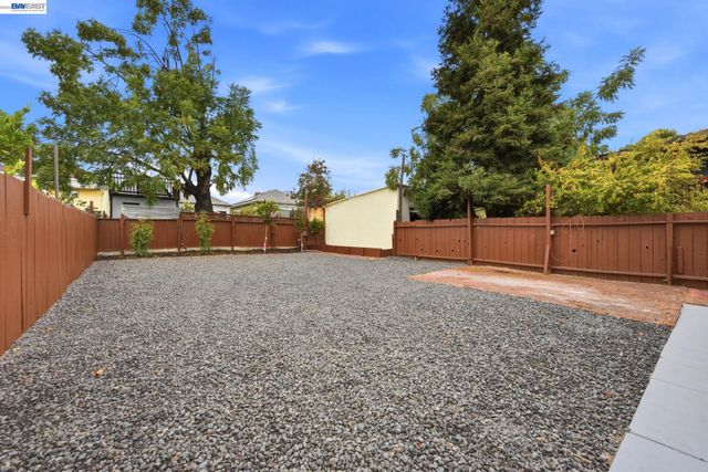 1725 38Th Ave, Oakland, CA 94601