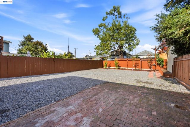 1725 38Th Ave, Oakland, CA 94601