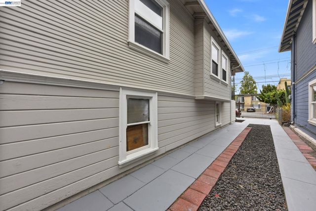 1725 38Th Ave, Oakland, CA 94601