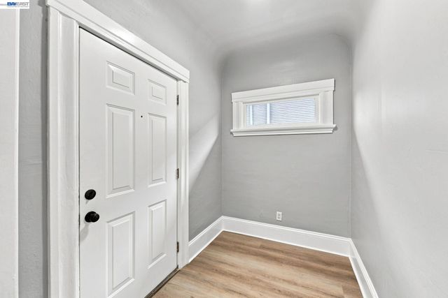 1725 38Th Ave, Oakland, CA 94601