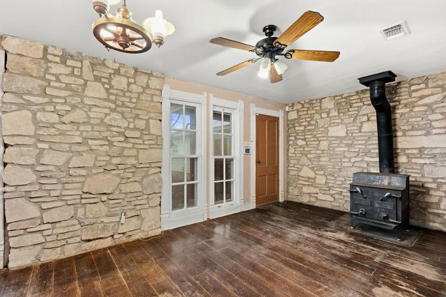 3217 32, San Marcos, TX 78666