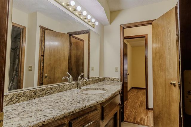 9809 S Brookline Avenue, Oklahoma City, OK 73159