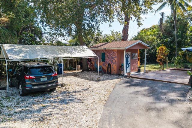 1760 NE 144th St, Miami, FL 33181