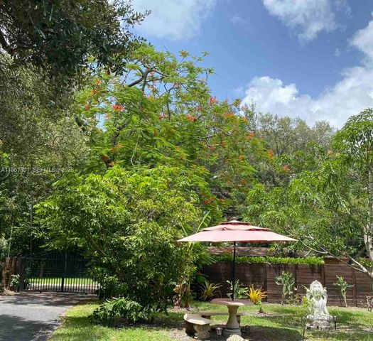 1760 NE 144th St, Miami, FL 33181