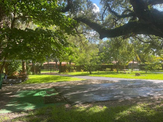 1760 NE 144th St, Miami, FL 33181