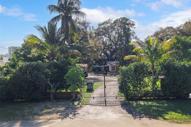 1760 NE 144th St, Miami, FL 33181