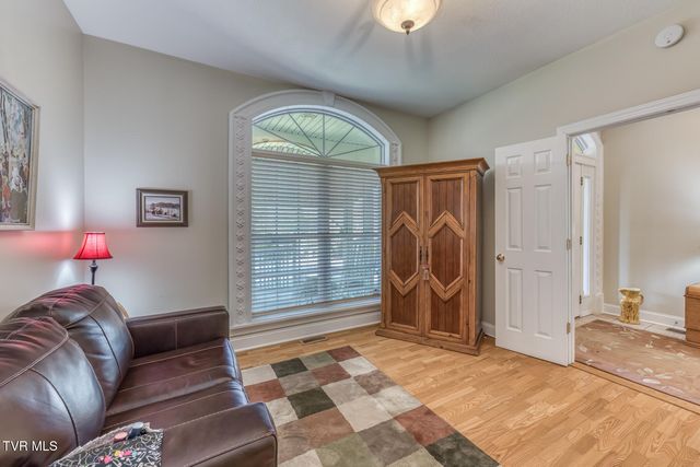 204 James Court, Piney Flats, TN 37686