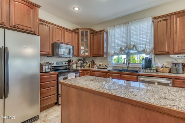 204 James Court, Piney Flats, TN 37686