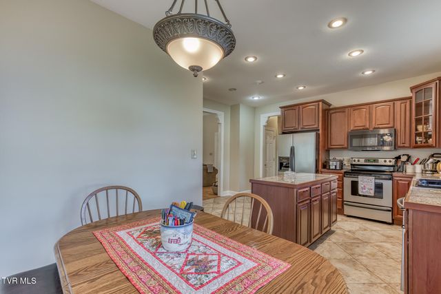 204 James Court, Piney Flats, TN 37686