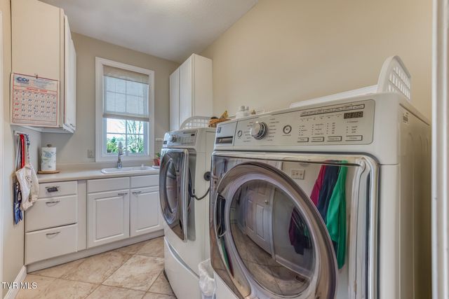 204 James Court, Piney Flats, TN 37686