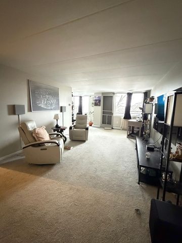 225 S Rohlwing Road 418, Palatine, IL 60074