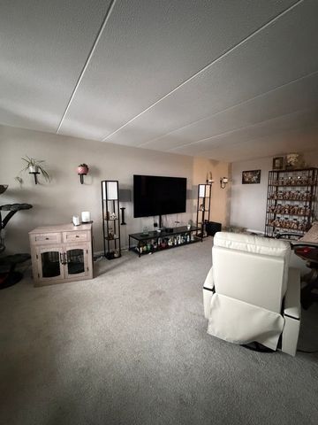 225 S Rohlwing Road 418, Palatine, IL 60074