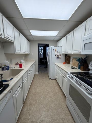 225 S Rohlwing Road 418, Palatine, IL 60074