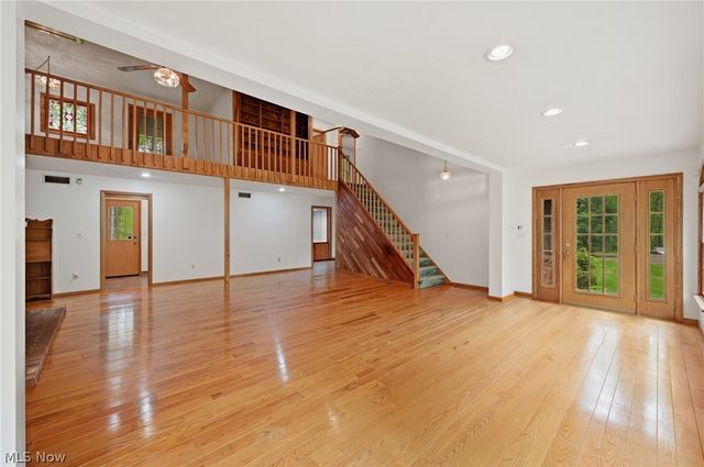 13689 Beard Road, New Springfield, OH 44443