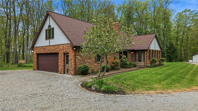 13689 Beard Road, New Springfield, OH 44443
