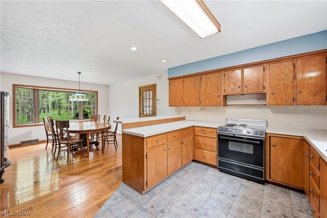 13689 Beard Road, New Springfield, OH 44443