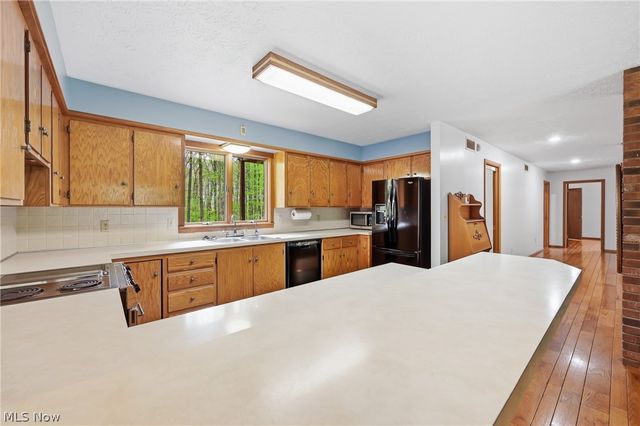 13689 Beard Road, New Springfield, OH 44443