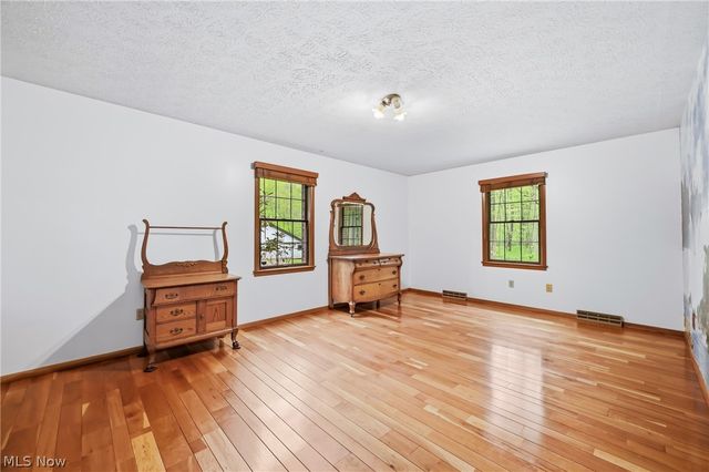 13689 Beard Road, New Springfield, OH 44443