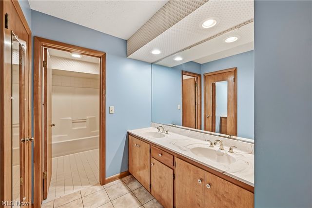 13689 Beard Road, New Springfield, OH 44443
