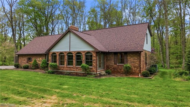13689 Beard Road, New Springfield, OH 44443