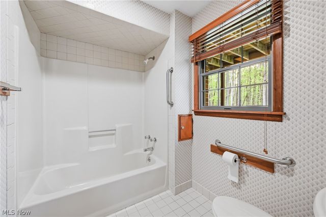 13689 Beard Road, New Springfield, OH 44443