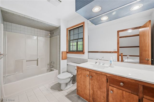 13689 Beard Road, New Springfield, OH 44443